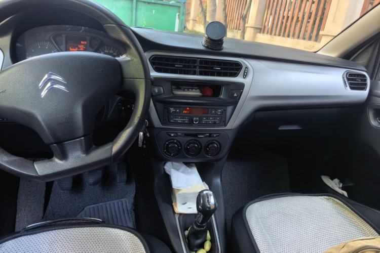Used Citroen Elysee 2014 1.6L Manual Fashion Model CNG Center Console