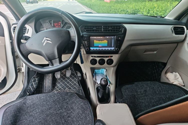 Used Citroen Elysee 2014 1.6L Manual Fashion Edition Center Console