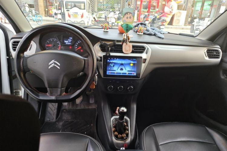 Used Citroen Elysee 2014 1.6L Manual Fashion Model CNG Center Console