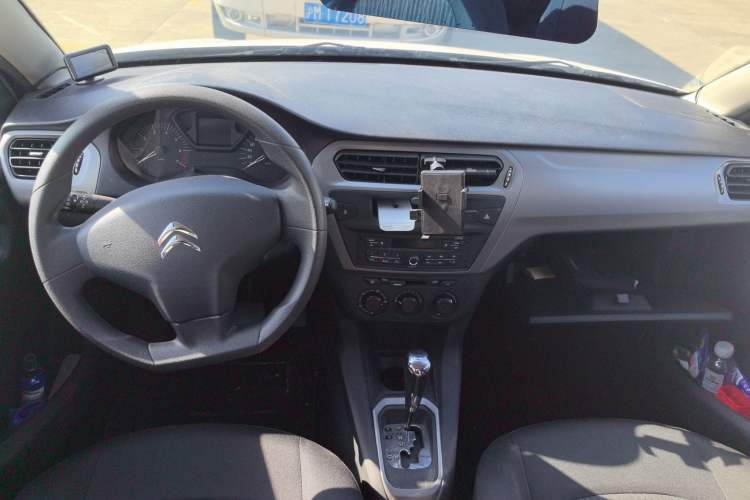 Used Citroen Elysee 2014 1.6L Automatic Fashion Model Center Console