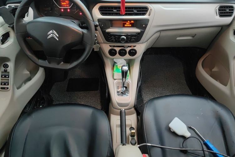 Used Citroen Elysee 2014 1.6L Automatic Comfort Model Center Console