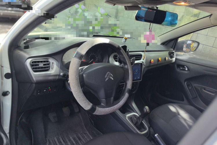 Used Citroen Elysee 2014 1.6L Manual Fashion Model CNG Center Console