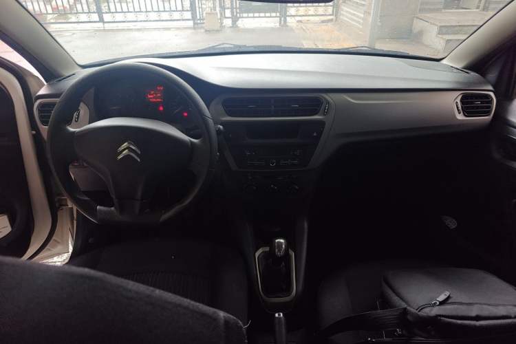 Used Citroen Elysee 2014 1.6L Manual Fashion Edition Center Console