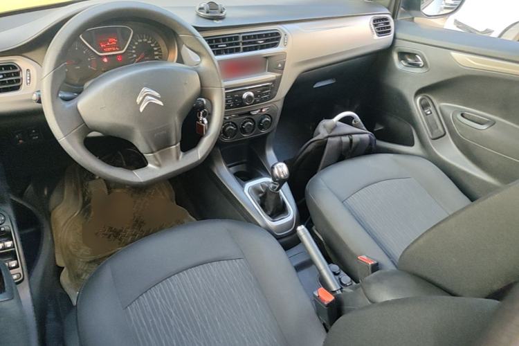 Used Citroen Elysee 2014 1.6L Manual Comfort Model Center Console