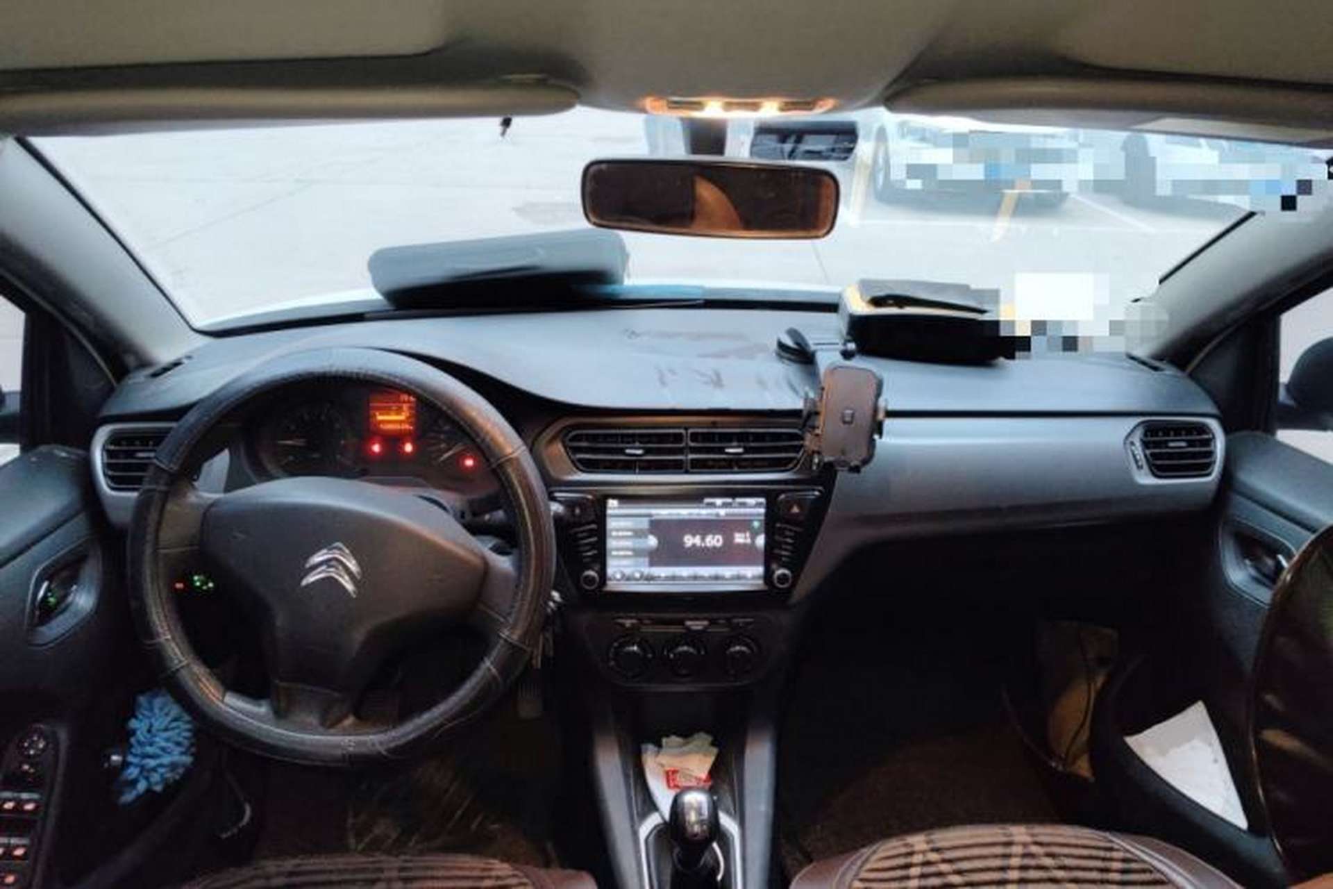 Used Citroen Elysee 2014 1.6L Manual Fashion Model CNG Center Console