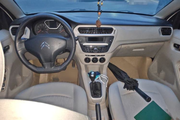 Used Citroen Elysee 2014 1.6L Manual Comfort Model Center Console