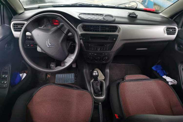 Used Citroen Elysee 2014 1.6L Manual Fashion Model CNG Center Console