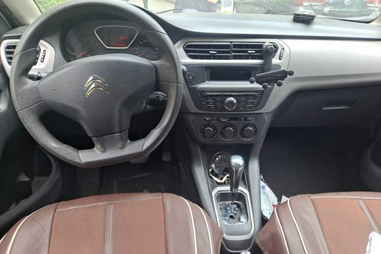 Used Citroen Elysee 2014 1.6L Automatic Comfort Model Center Console