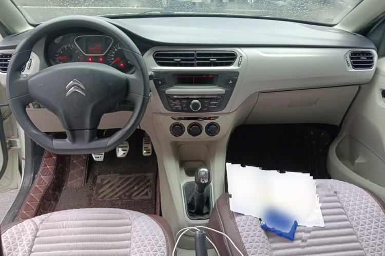 Used Citroen Elysee 2014 1.6L Manual Comfort Model Center Console