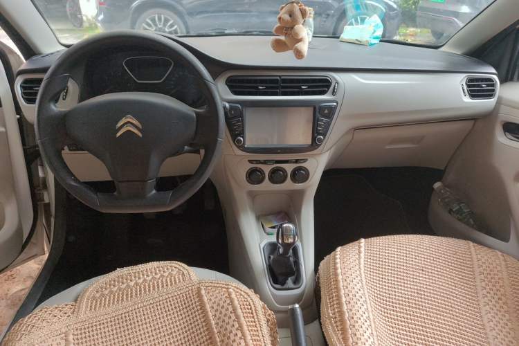 Used Citroen Elysee 2014 1.6L Manual Comfort Model Center Console