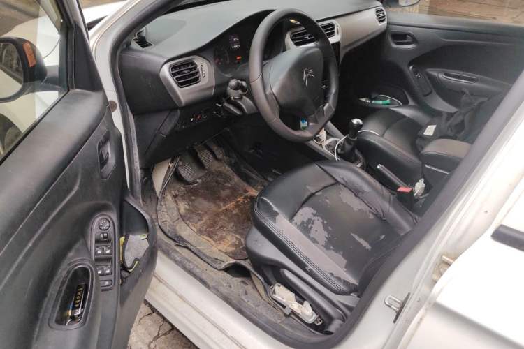 Used Citroen Elysee 2014 1.6L Manual Fashion Model CNG Driver Seat