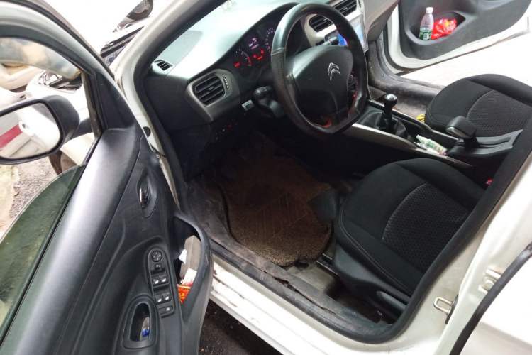 Used Citroen Elysee 2014 1.6L Manual Fashion Model CNG Driver Seat