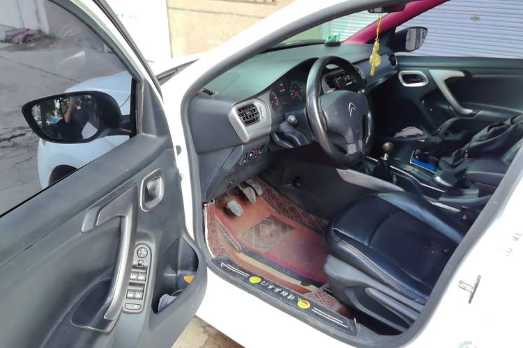 Used Citroen Elysee 2014 1.6L Manual Fashion Model CNG Driver Seat