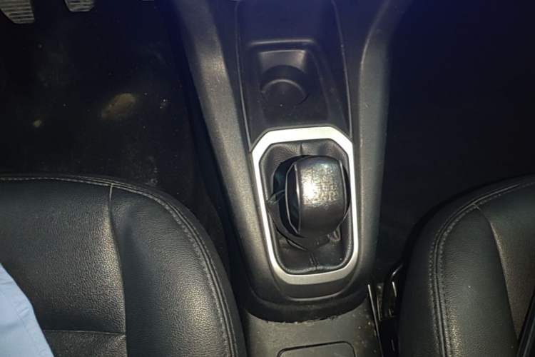 Used Citroen Elysee 2014 1.6L Manual Fashion Edition Gear Lever