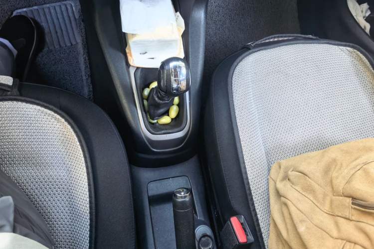Used Citroen Elysee 2014 1.6L Manual Fashion Model CNG Gear Lever