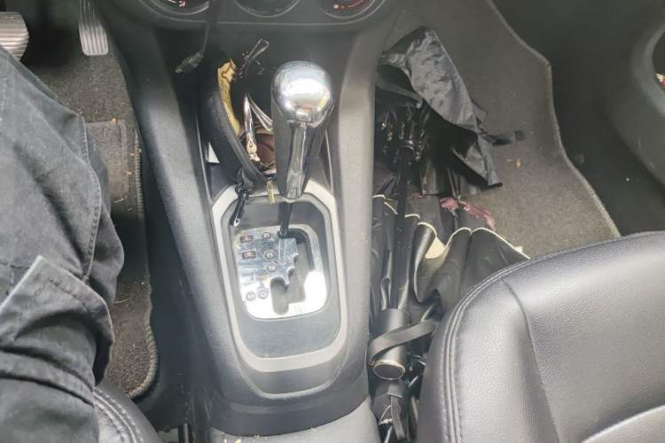 Used Citroen Elysee 2014 1.6L Automatic Fashion Model Gear Lever