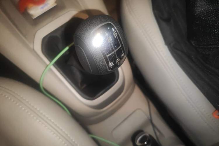 Used Citroen Elysee 2014 1.6L Manual Comfort Model Gear Lever