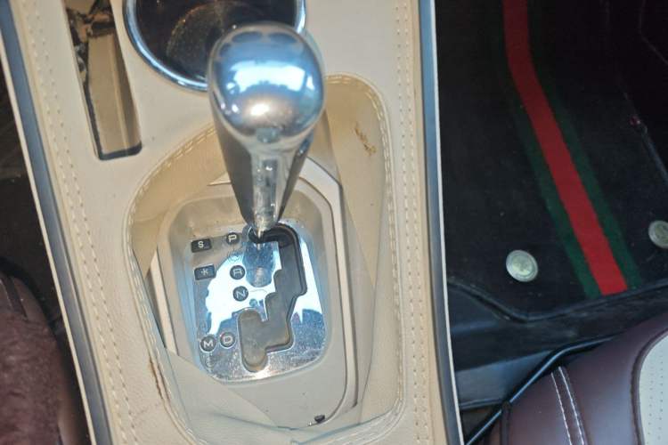 Used Citroen Elysee 2014 1.6L Automatic Fashion Model Gear Lever