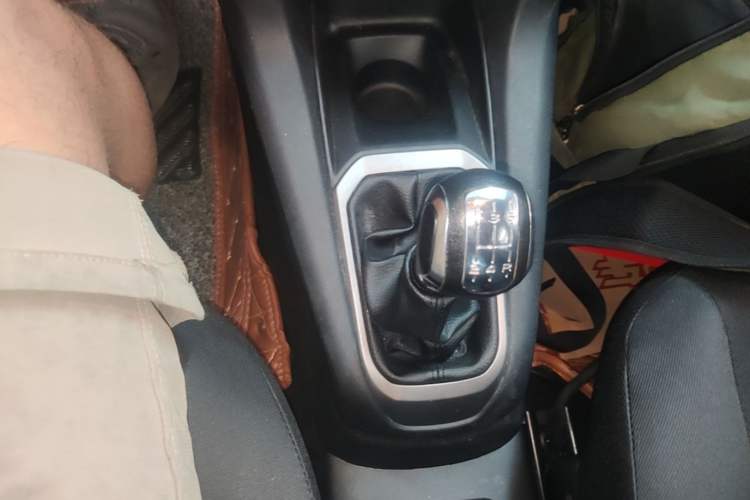 Used Citroen Elysee 2014 1.6L Manual Fashion Edition Gear Lever