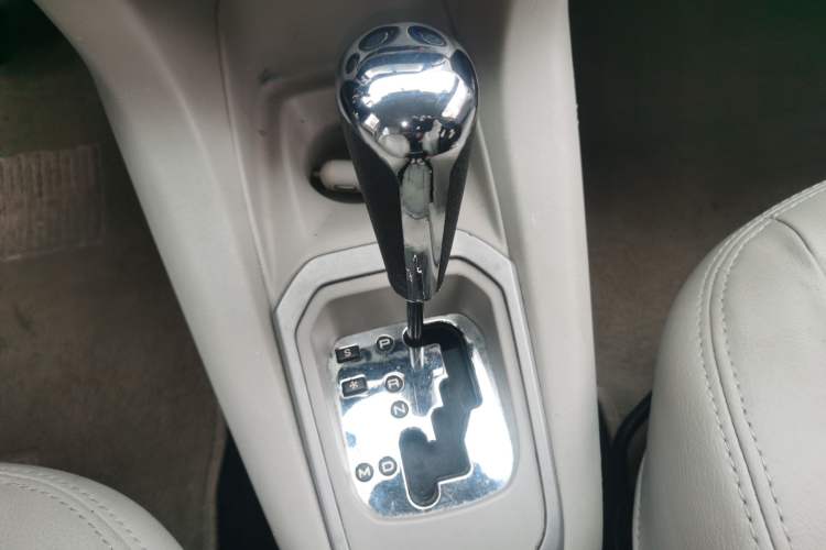 Used Citroen Elysee 2014 1.6L Automatic Fashion Model Gear Lever