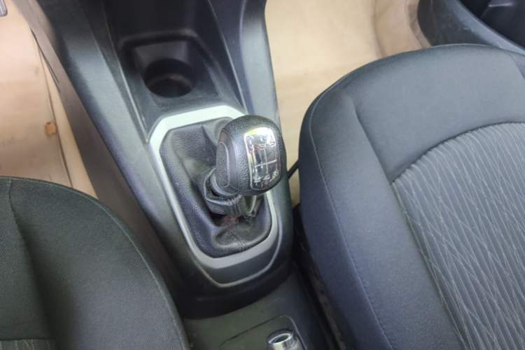 Used Citroen Elysee 2014 1.6L Manual Fashion Edition Gear Lever