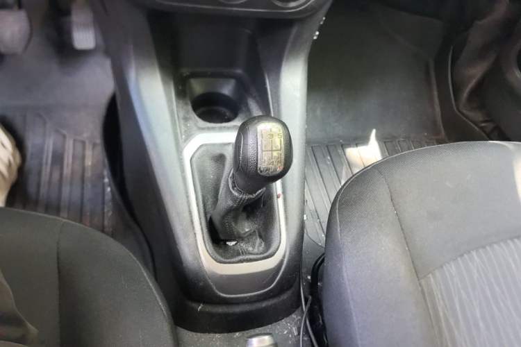 Used Citroen Elysee 2014 1.6L Manual Fashion Model CNG Gear Lever