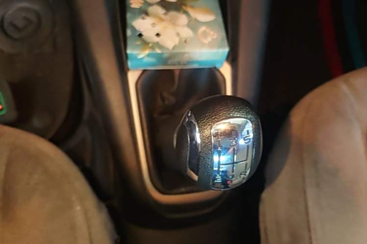 Used Citroen Elysee 2014 1.6L Manual Fashion Edition Gear Lever