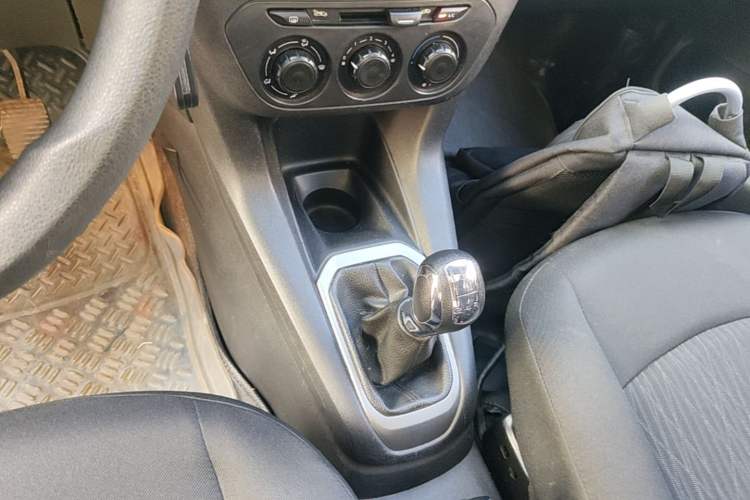 Used Citroen Elysee 2014 1.6L Manual Comfort Model Gear Lever
