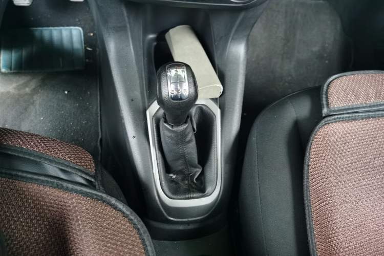 Used Citroen Elysee 2014 1.6L Manual Fashion Model CNG Gear Lever