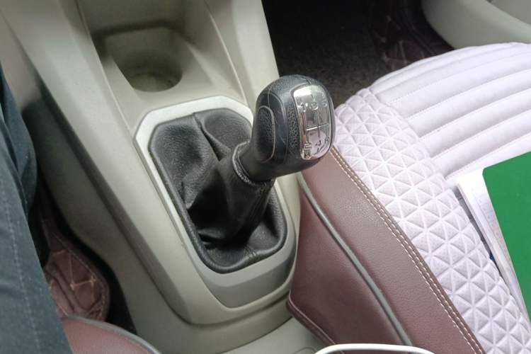 Used Citroen Elysee 2014 1.6L Manual Comfort Model Gear Lever