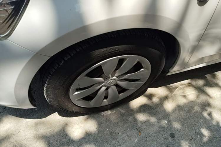 Used Citroen Elysee 2014 1.6L Automatic Fashion Model Left Front Wheel Hub