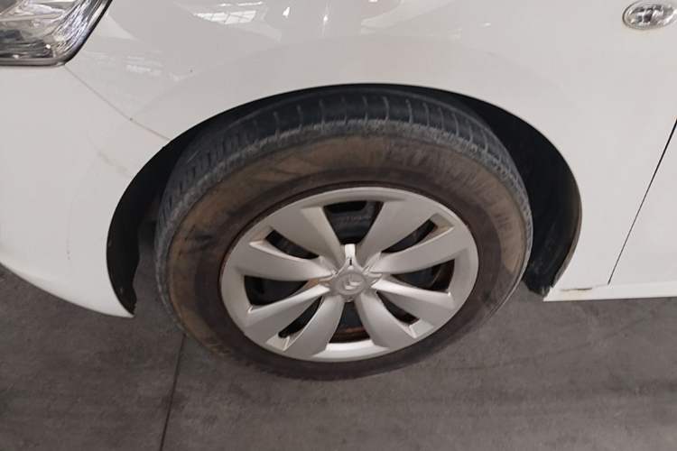 Used Citroen Elysee 2014 1.6L Automatic Fashion Model Left Front Wheel Hub
