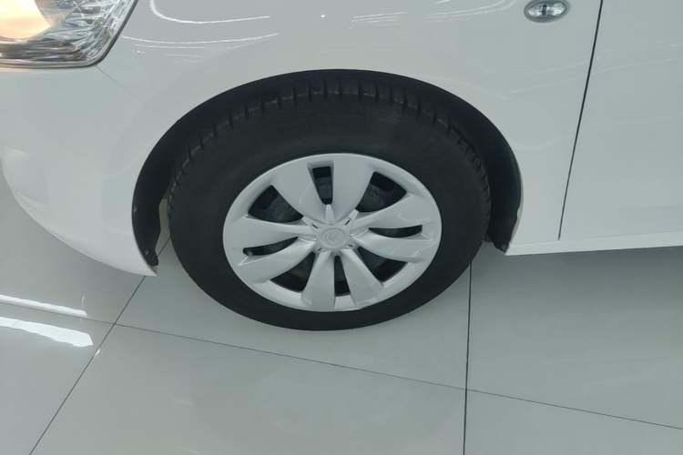 Used Citroen Elysee 2014 1.6L Manual Fashion Edition Left Front Wheel Hub