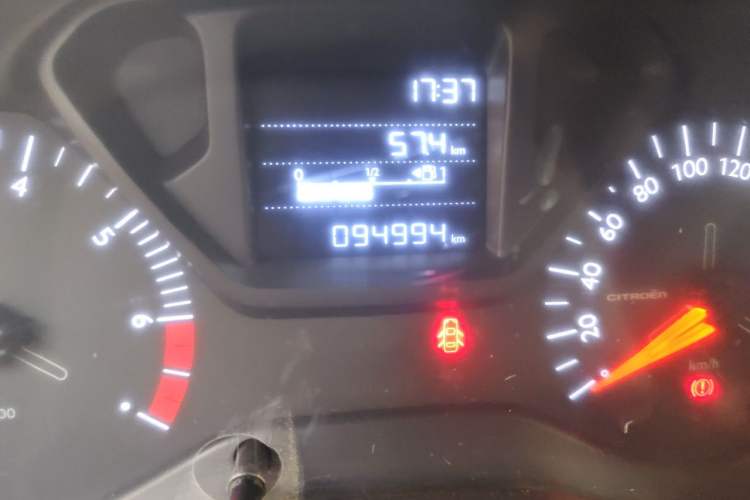 Used Citroen Elysee 2014 1.6L Manual Fashion Model CNG Odometer Close Up