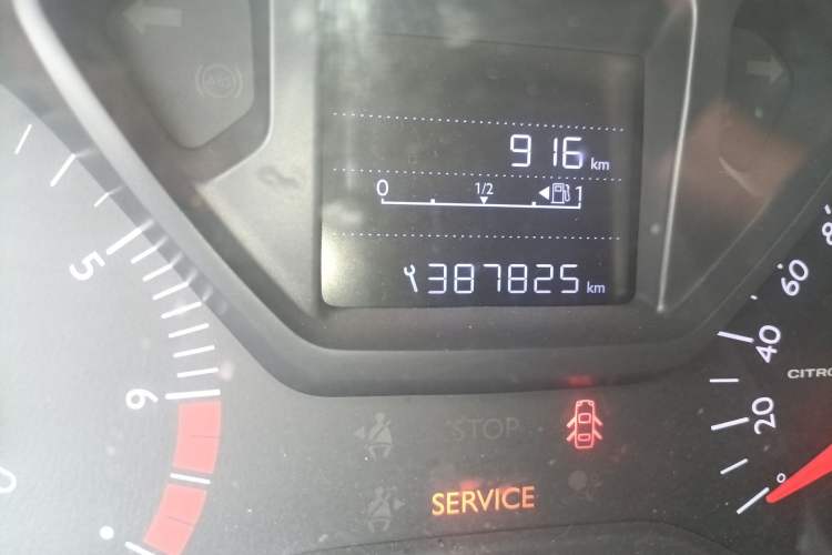 Used Citroen Elysee 2014 1.6L Manual Fashion Model CNG Odometer Close Up