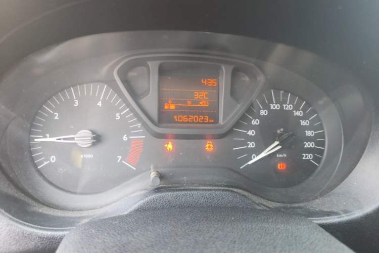 Used Citroen Elysee 2014 1.6L Manual Fashion Edition Odometer Close Up