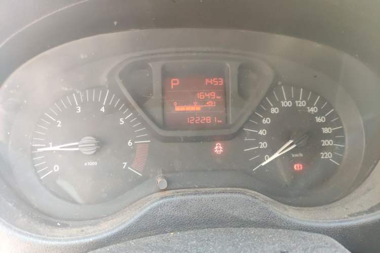 Used Citroen Elysee 2014 1.6L Automatic Fashion Model Odometer Close Up