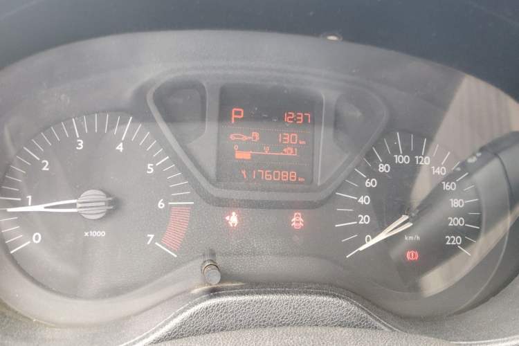 Used Citroen Elysee 2014 1.6L Automatic Fashion Model Odometer Close Up