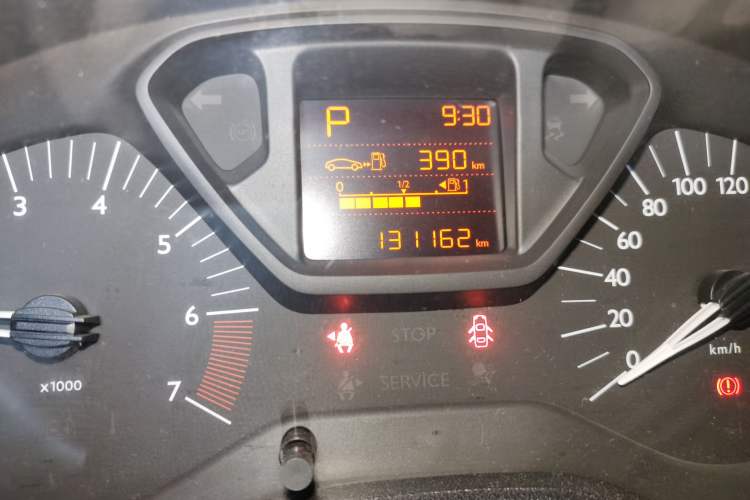 Used Citroen Elysee 2014 1.6L Automatic Fashion Model Odometer Close Up