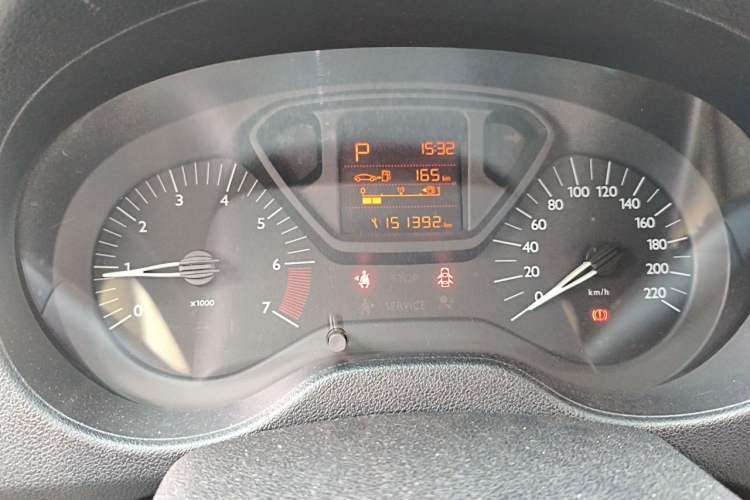 Used Citroen Elysee 2014 1.6L Automatic Fashion Model Odometer Close Up