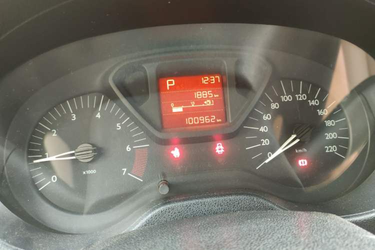 Used Citroen Elysee 2014 1.6L Automatic Fashion Model Odometer Close Up