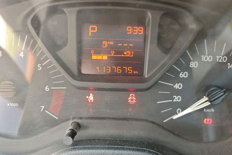 Used Citroen Elysee 2014 1.6L Automatic Fashion Model Odometer Close Up