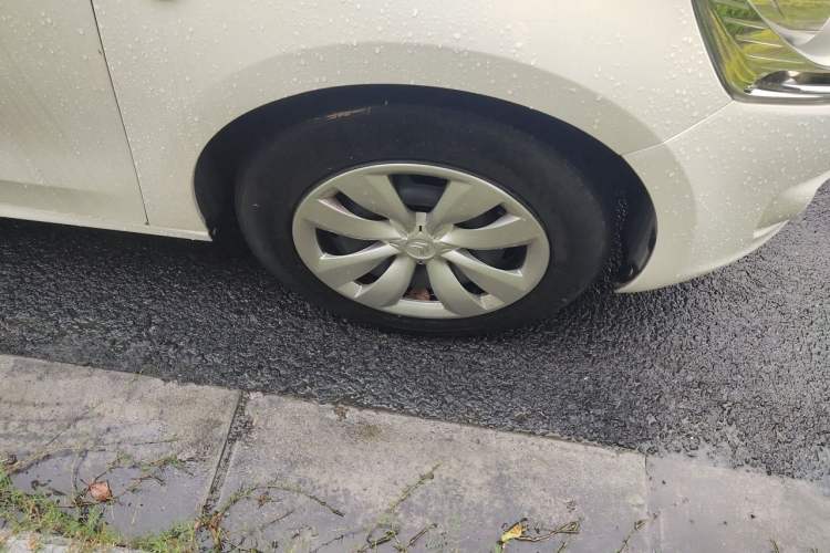 Used Citroen Elysee 2014 1.6L Automatic Fashion Model Right Front Wheel Hub