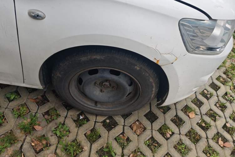Used Citroen Elysee 2014 1.6L Manual Fashion Edition Right Front Wheel Hub