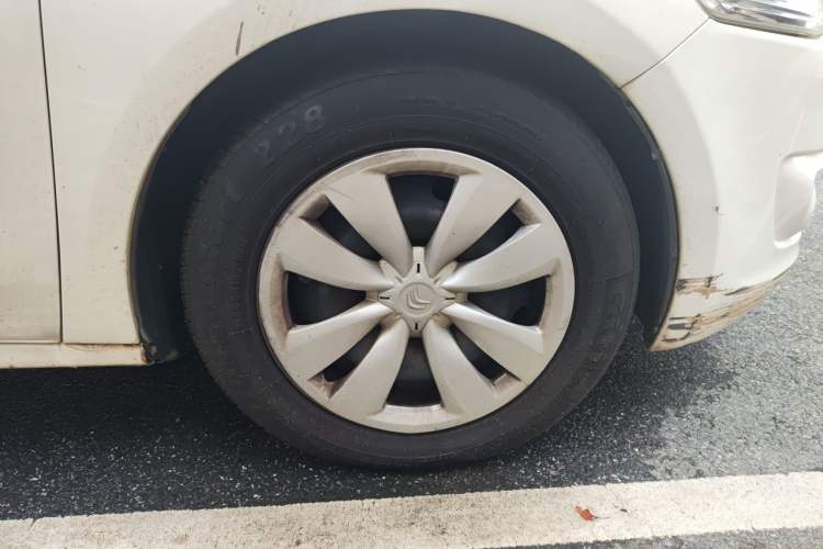 Used Citroen Elysee 2014 1.6L Automatic Fashion Model Right Front Wheel Hub