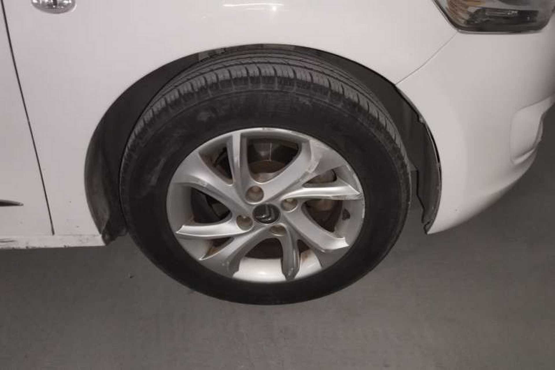Used Citroen Elysee 2014 1.6L Automatic Comfort Model Right Front Wheel Hub