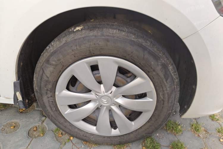 Used Citroen Elysee 2014 1.6L Manual Fashion Model CNG Right Front Wheel Hub