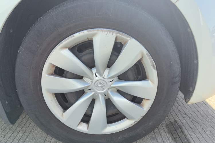 Used Citroen Elysee 2014 1.6L Automatic Fashion Model Right Front Wheel Hub