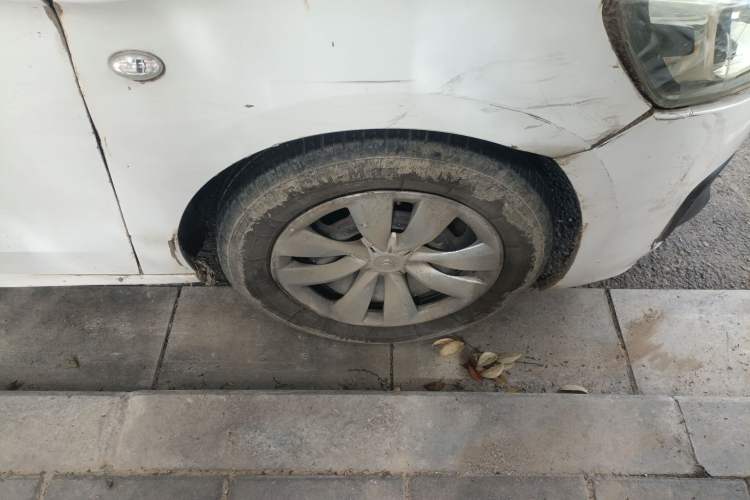 Used Citroen Elysee 2014 1.6L Manual Fashion Model CNG Right Front Wheel Hub