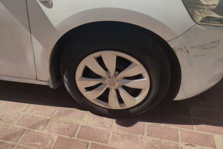 Used Citroen Elysee 2014 1.6L Automatic Fashion Model Right Front Wheel Hub